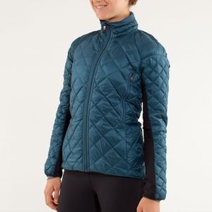 Lululemon Run Turn Around Jacket in Lake / Black